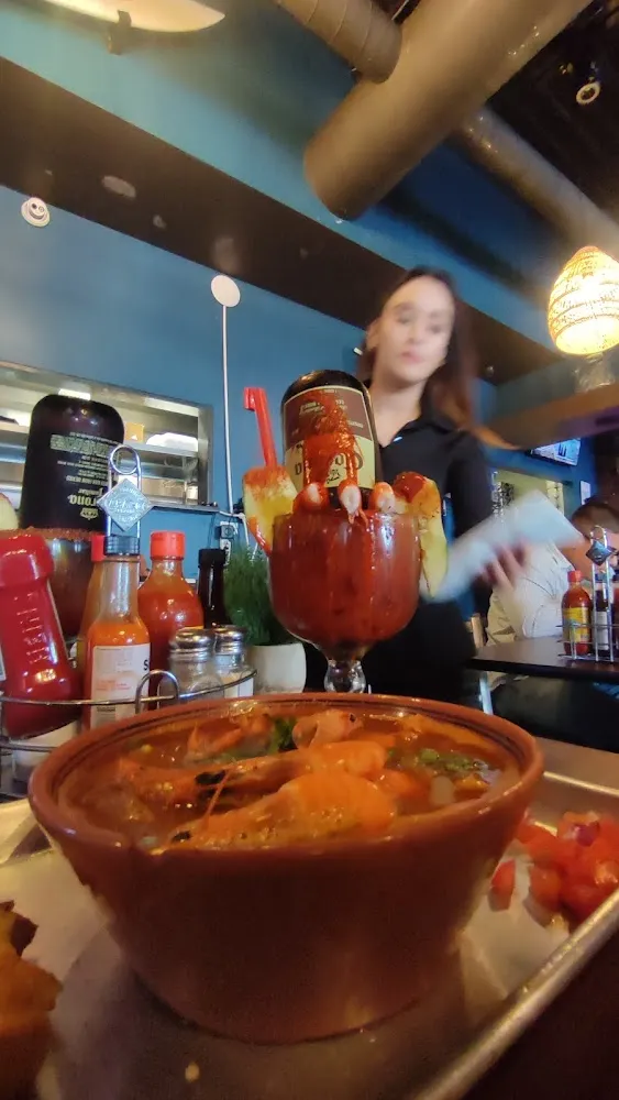 Michelada El Pescador Y Caldo de Camarones